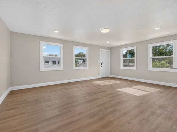 1010 26th St N #1/2, Saint Petersburg, FL 33713