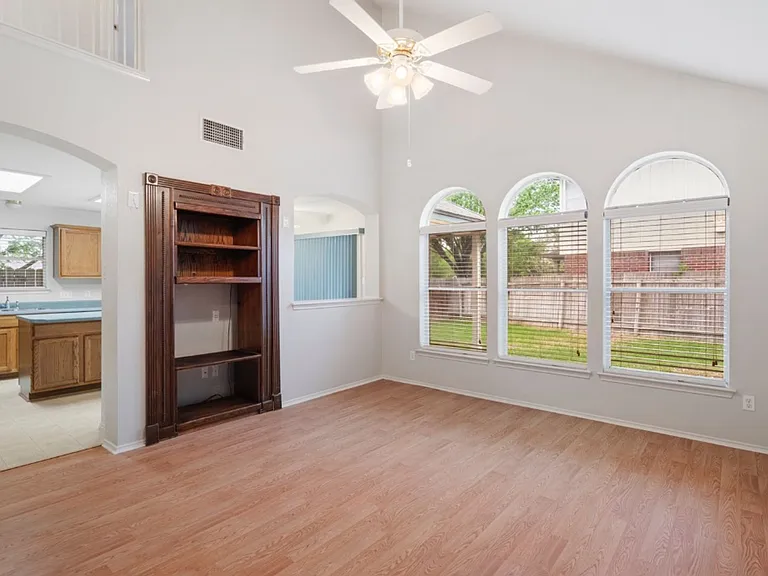 1401 Thibodeaux Dr — Photo 5