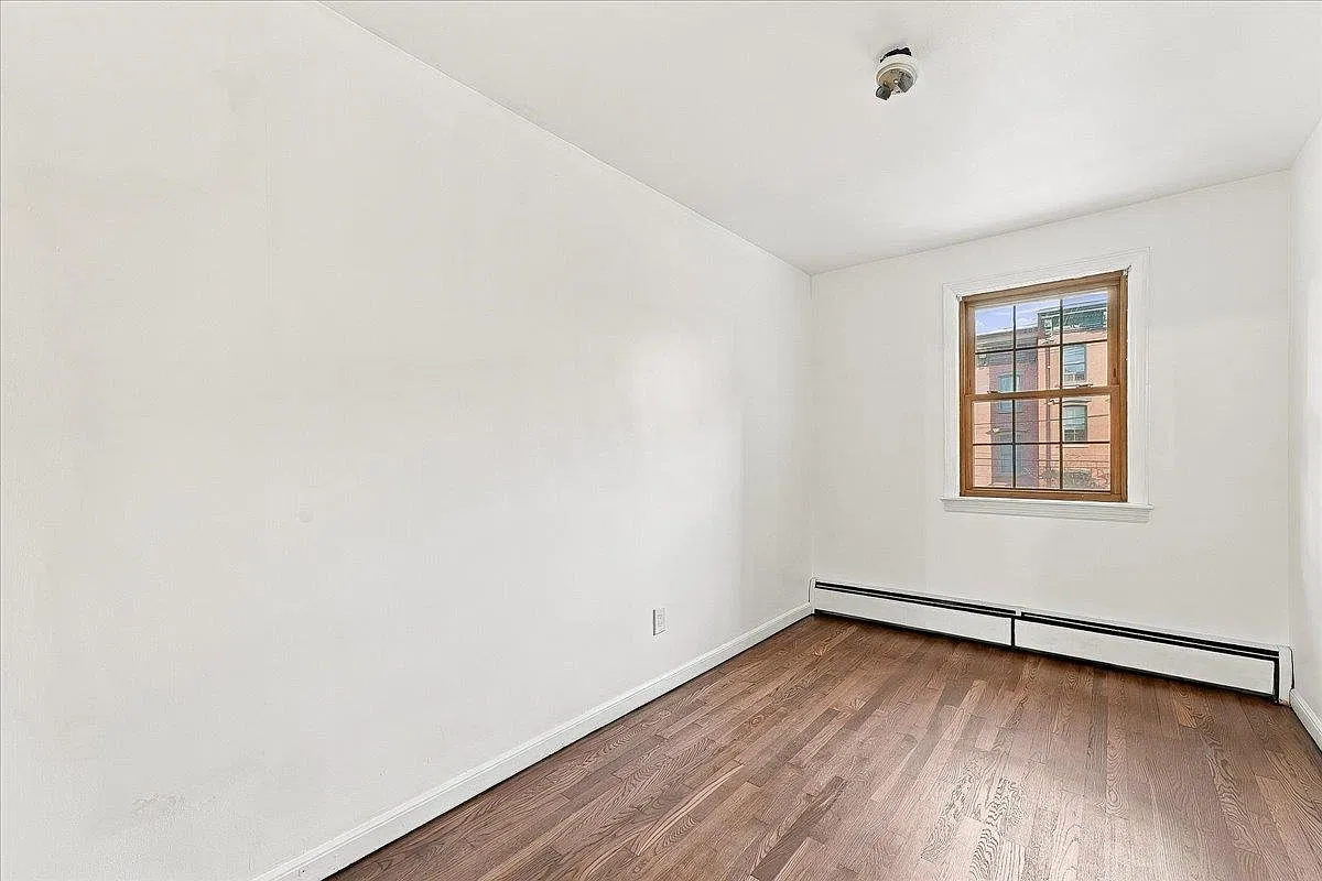 4 bed, 1.5 bath, $6,000 — Photo 4