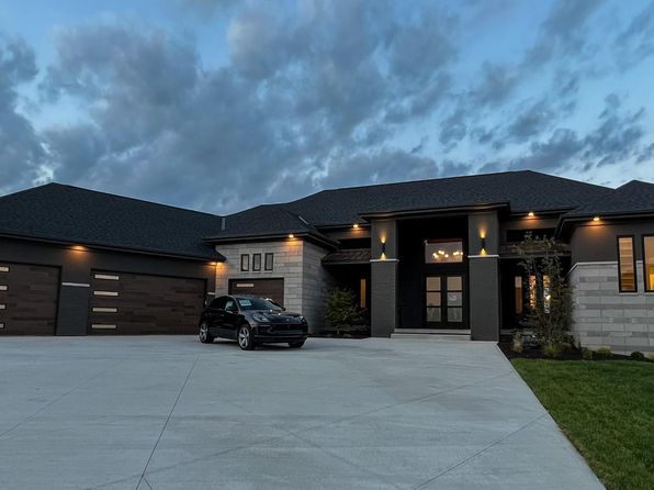 20928 Barbara Plaza Cir, Elkhorn, NE 68022
