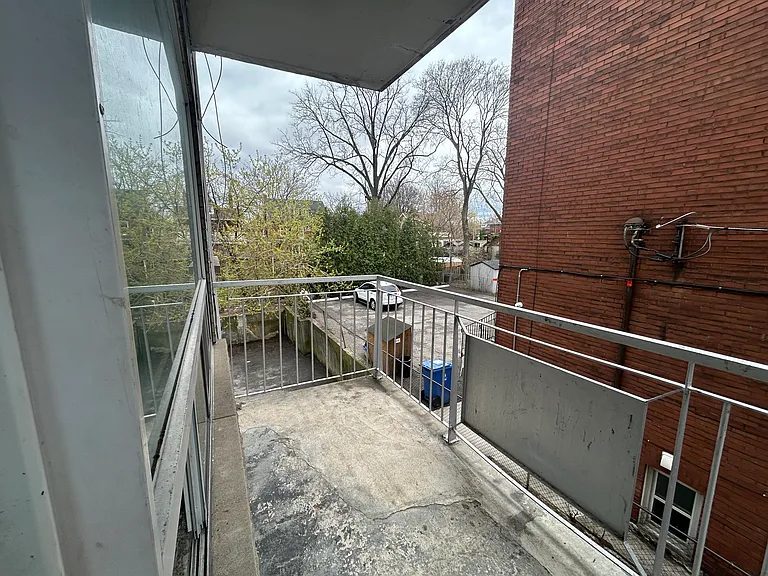 21 Balmoral Ave S #202 — Photo 13