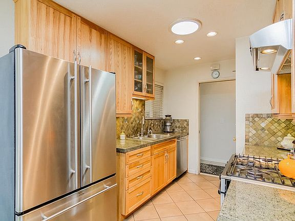 3rd image of 2978 Rossmore Ln