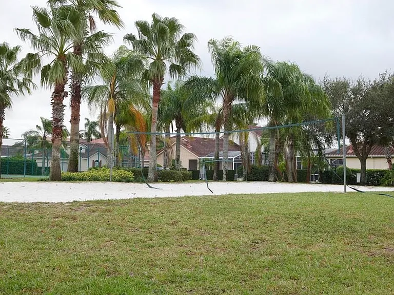 638 Brunello Dr — Photo 32