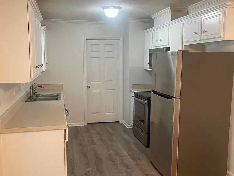 605 Goodale Ln — Photo 5