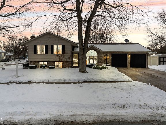 3rd image of 1821 Cricket Hill Dr
