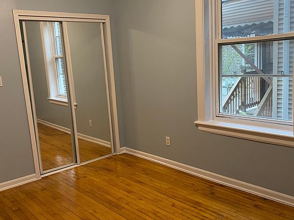 4th image of 1627 W Farragut Ave APT 1