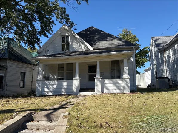 811 Valley St, Chester, IL 62233