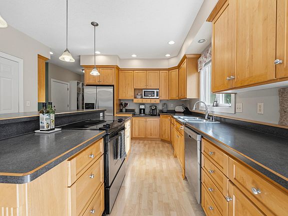 4th image of 2089 Whispering Oaks Dr NE