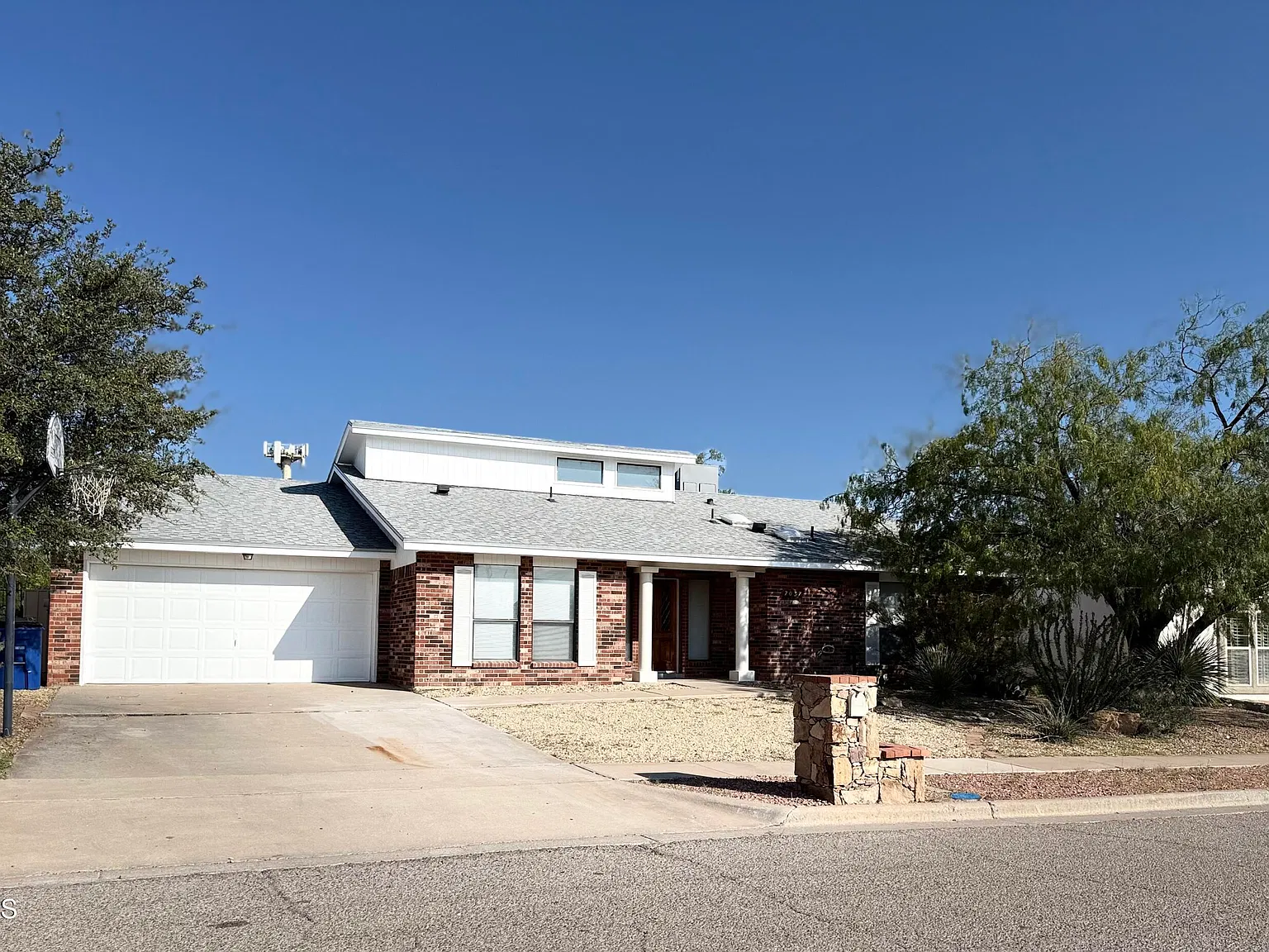 3 bed, 2.0 bath, 1959 sqft, $2,400 — Photo 4