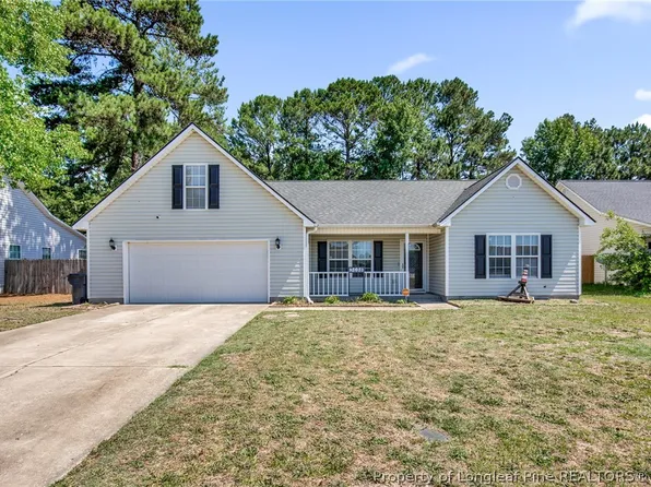 3698 Pioneer Dr, Hope Mills, NC 28348