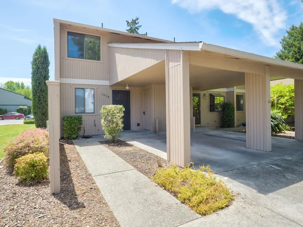 1034 SE Camelot Dr, Grants Pass, OR 97526