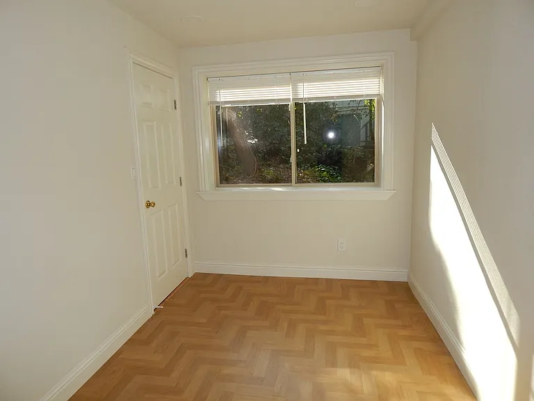 304 Edwards St — Photo 10