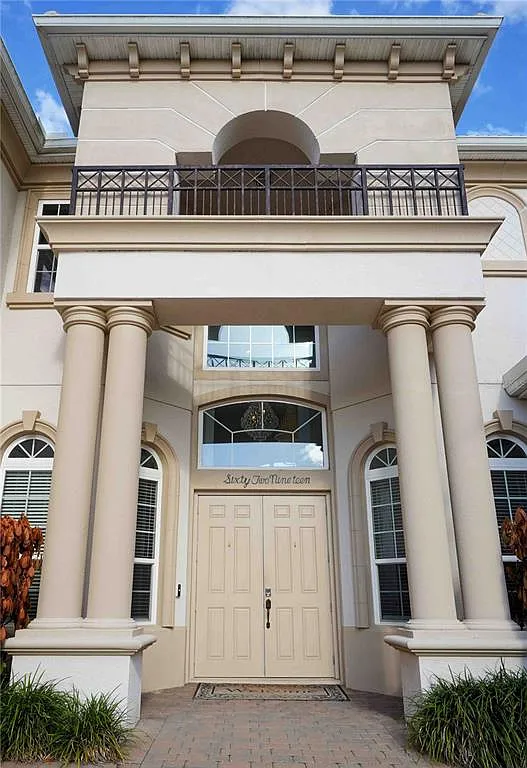 7 bed, 5.5 bath, 5221 sqft, $14,000 — Photo 4