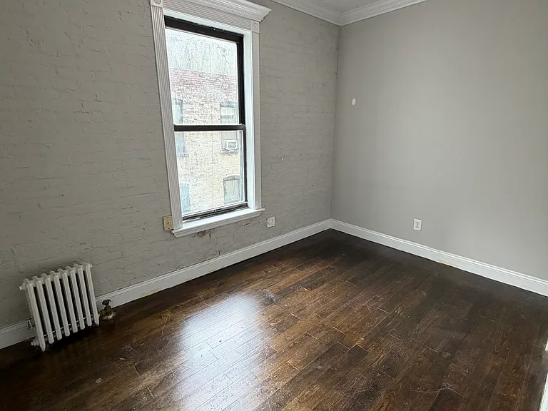 346 E 18th St #2A — Photo 3