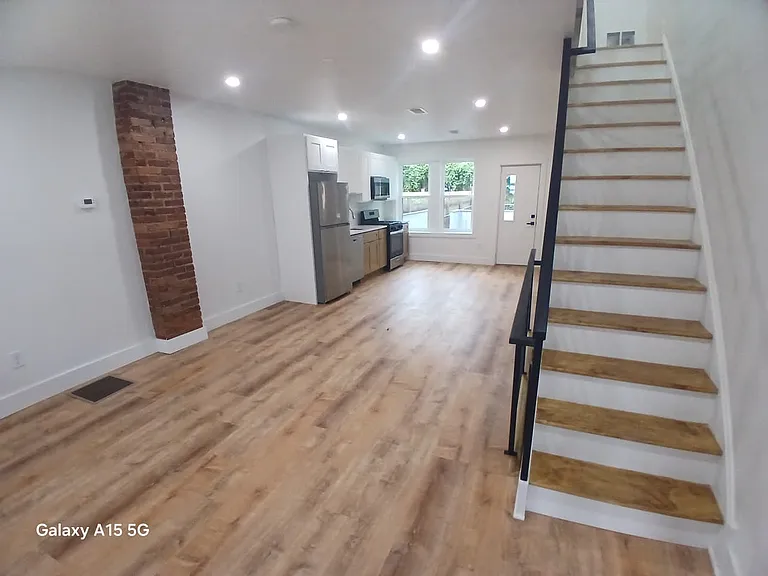 537 E Mayland St — Photo 5