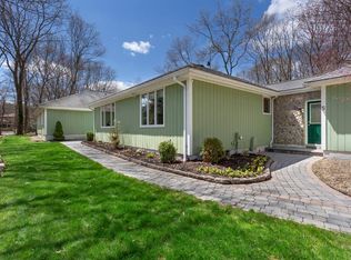5 Queens Cir, Sharon, MA 02067