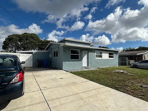 3921 SW 31st Dr Photo 1