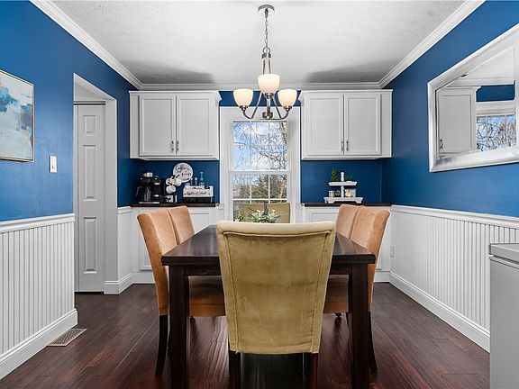 5th image of 704 Esfarms Dr