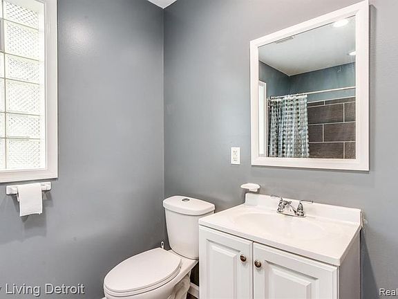 5th image of 17127 Northlawn St