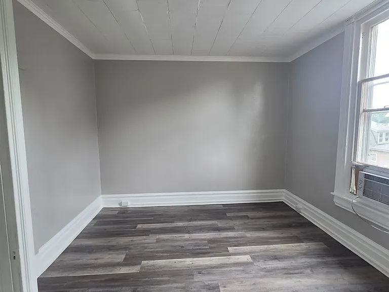 1048 W Walnut St — Photo 15