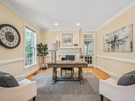 3rd image of 100 Huntington Dr