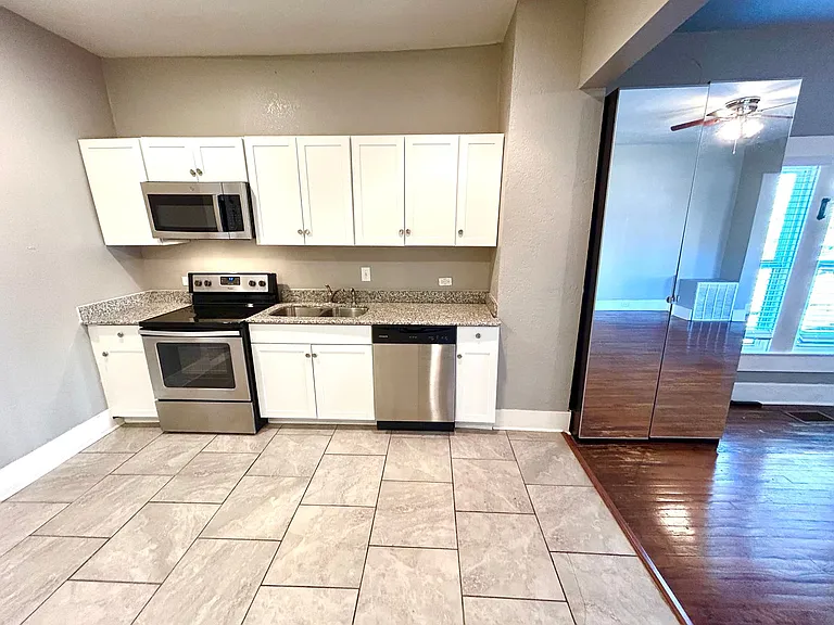 502 E Laurel — Photo 10