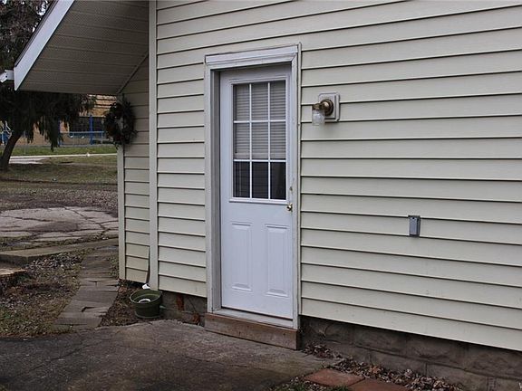 4th image of 119 Richardson Ave