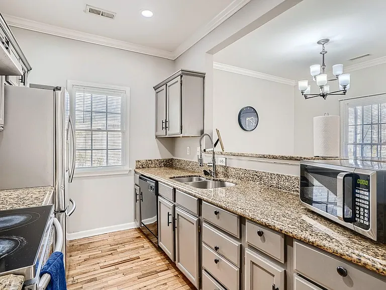 1113 Windsor St SW — Photo 13