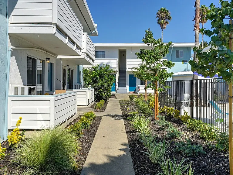 The Camellia on Buck | Exterior