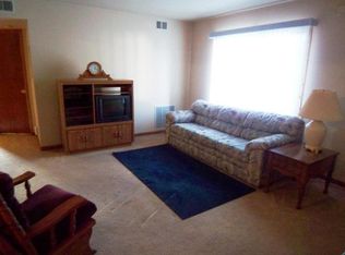 1343 Meadowcreek Dr, Pewaukee, WI 53072