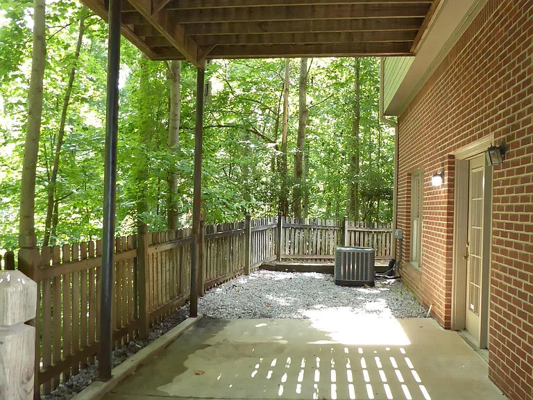 1040 Cole Cir — Photo 37