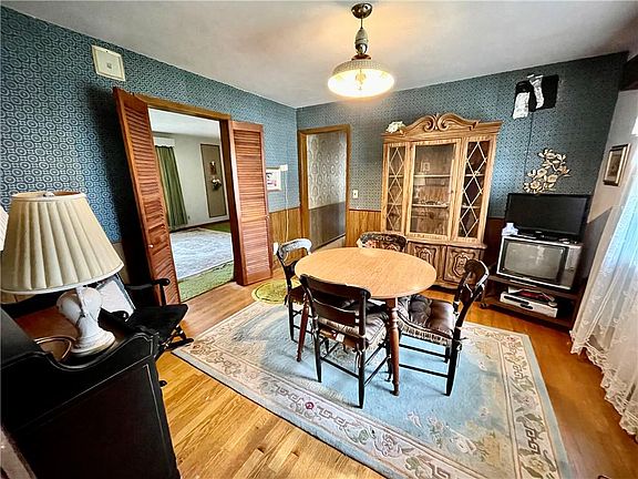 4th image of 3728 Meadow Dr