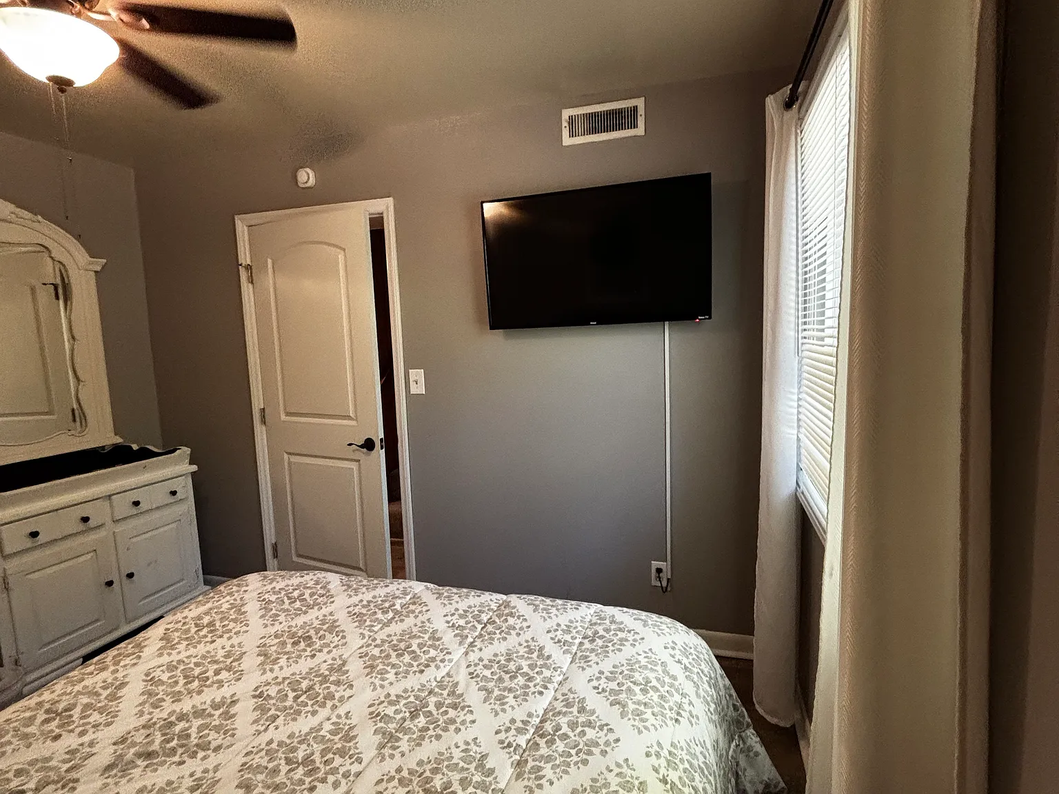 2 bed, 1090 sqft, $1,500 — Photo 4
