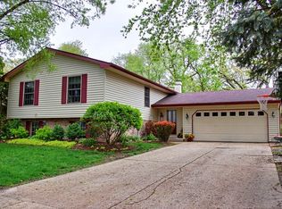 517 Cumberland Trl, Elgin, IL 60123