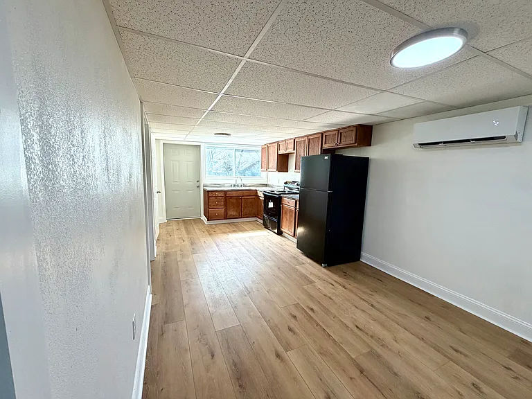 711 W Eastland St #C — Photo 3