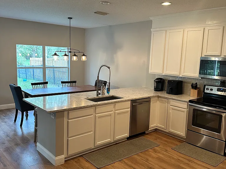 2708 Arundel Ln — Photo 3