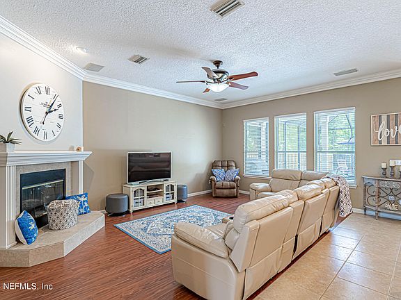 3rd image of 121 ZACHARY Drive N