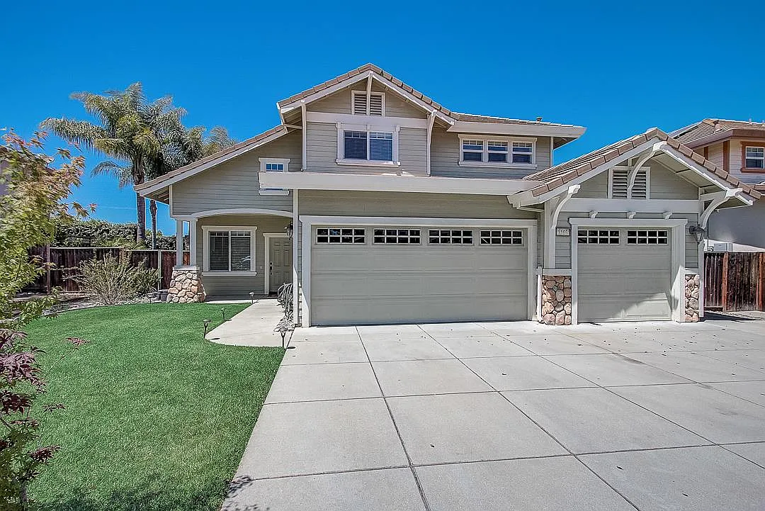 1165 Violet Way photo 1