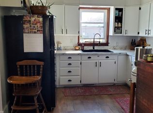 44 E 1st St, El Paso, IL