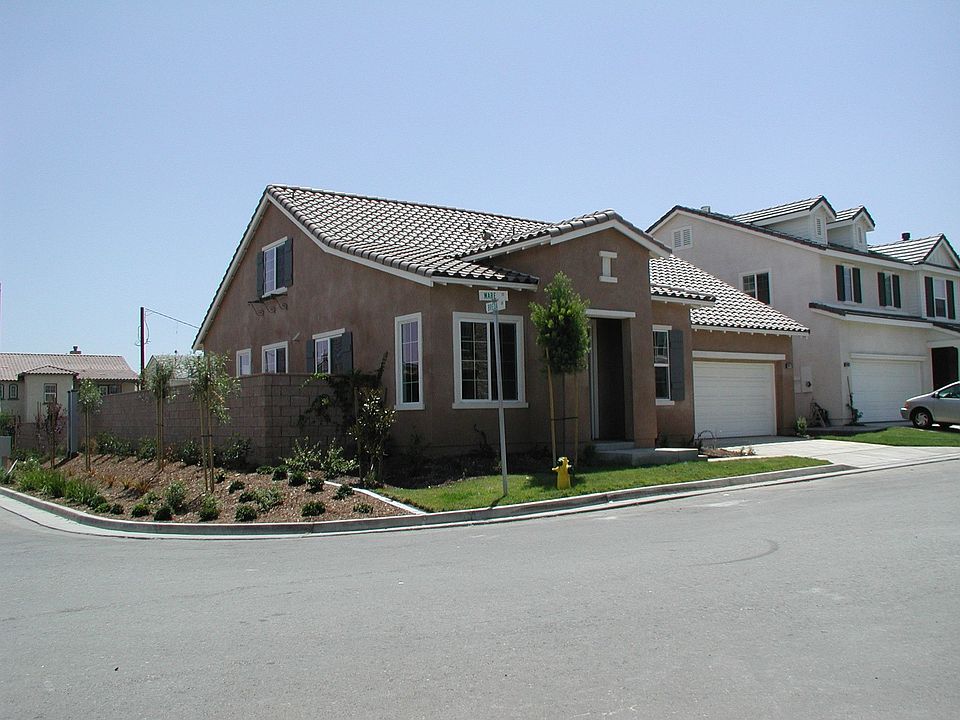 Corner privacy fenced