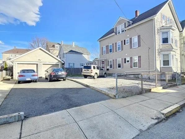 81 Morton St, Fall River, MA 02720