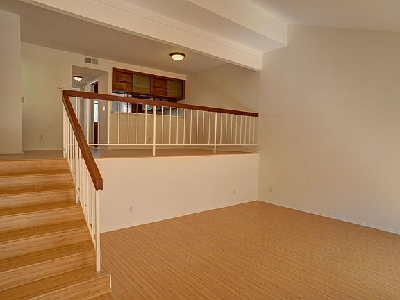 4th image of 18415 Collins St Unit A