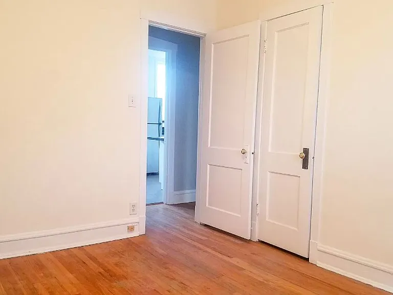 4518-4522 N Greenview Ave — Photo 13