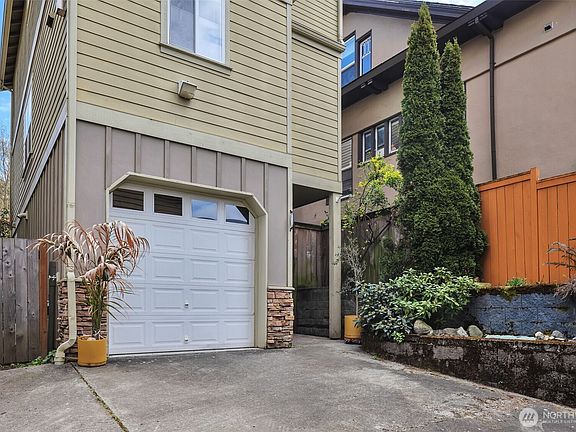 2nd image of 2221 E Spruce Street