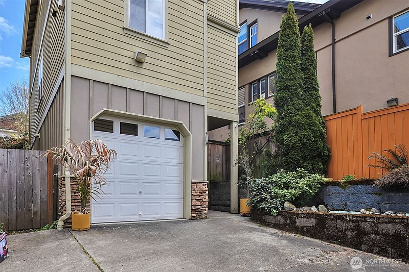 2nd image of 2221 E Spruce Street