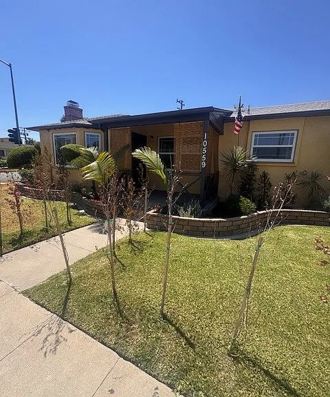 10557 Paramount Blvd — Photo 2