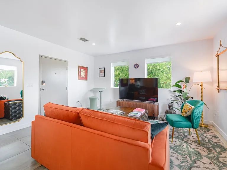 165 NW 39th St #7 — Photo 9