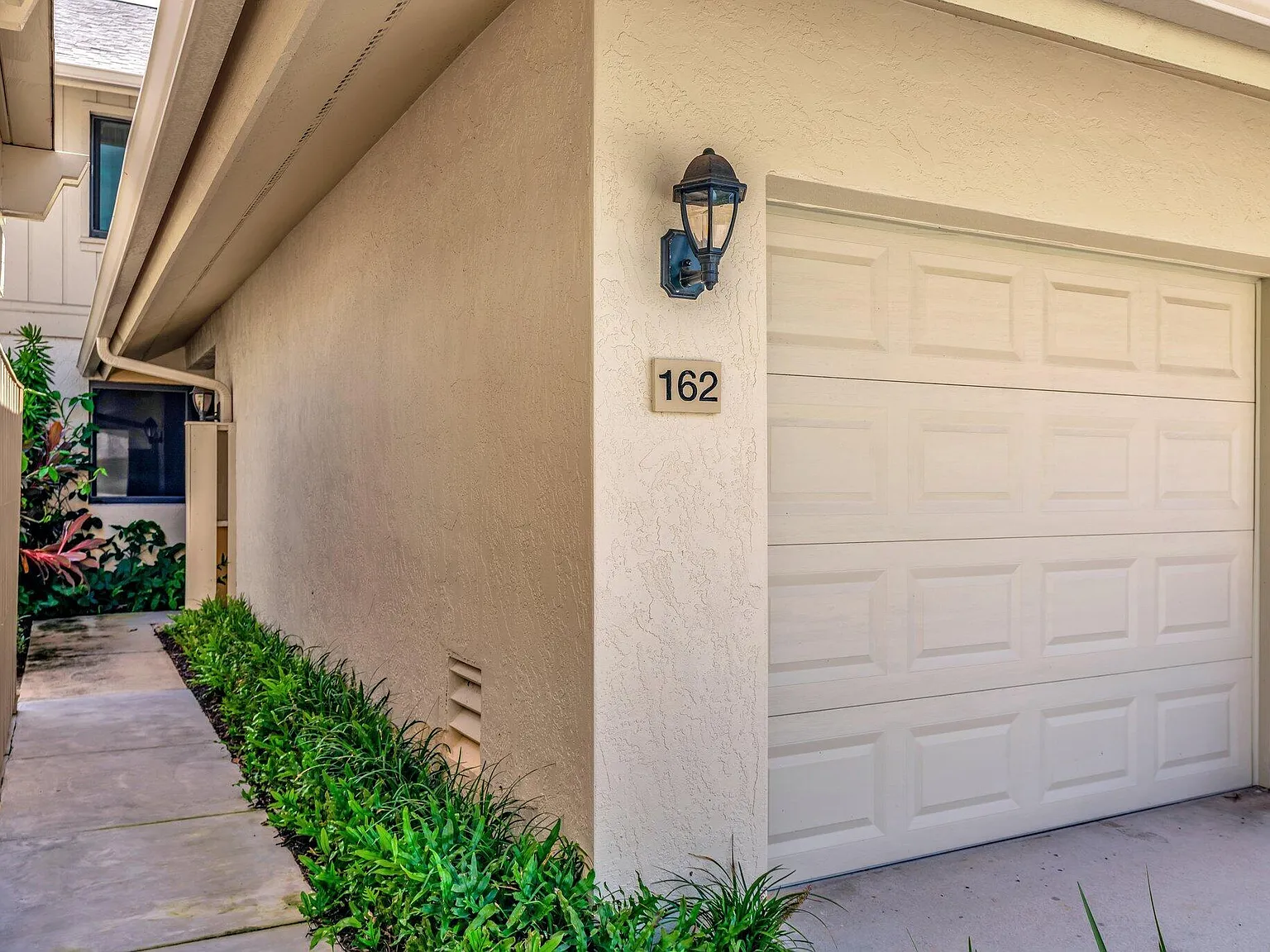 2 bed, 2.0 bath, 1452 sqft, $6,500 — Photo 3
