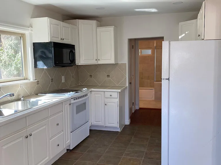 402 E Cleveland St — Photo 4
