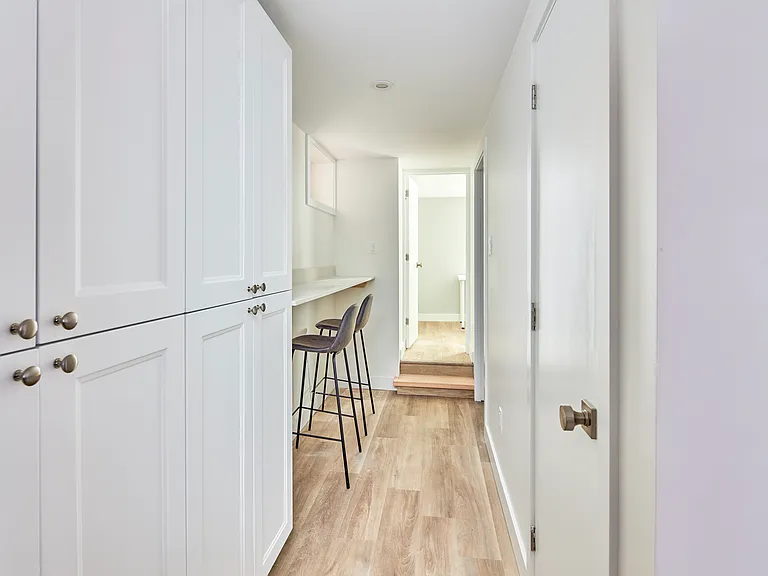 121 Hopewell Ave #B — Photo 6